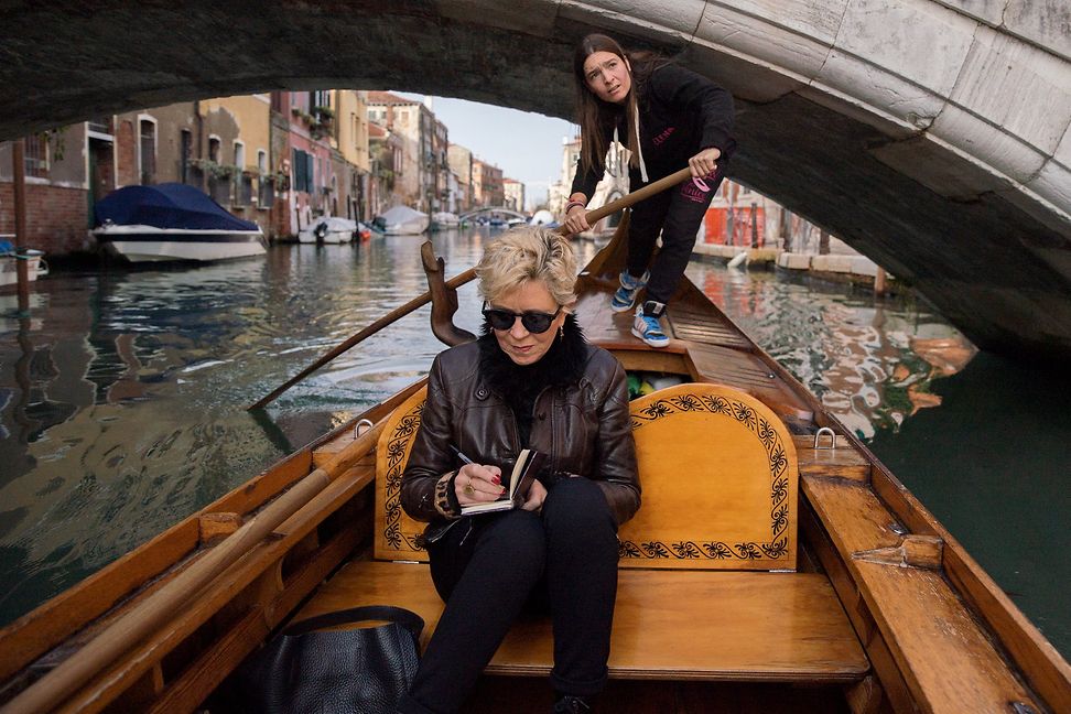 Nena Almansi rowing under a bridge