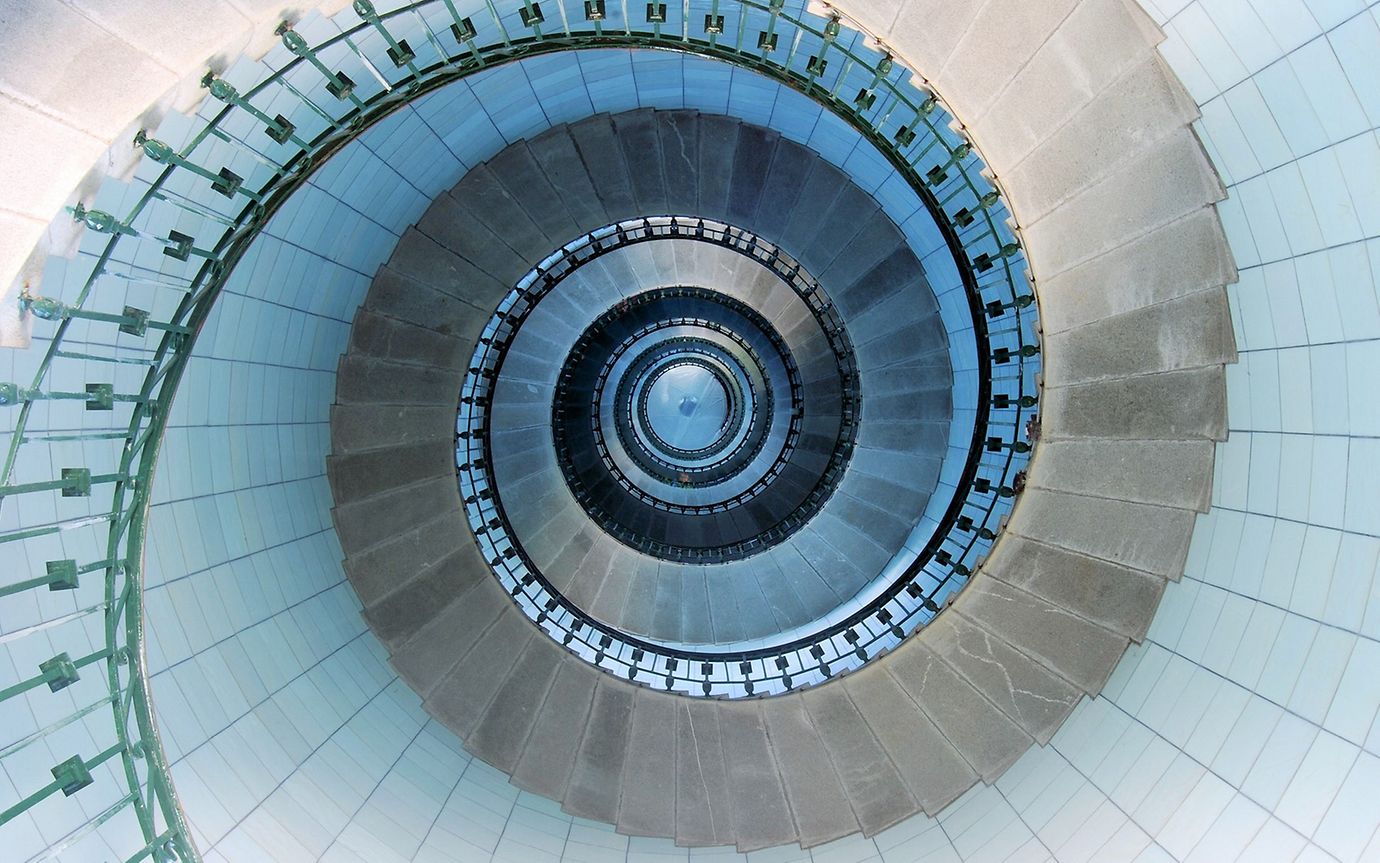 A spiral staircase seen from above forms a circle